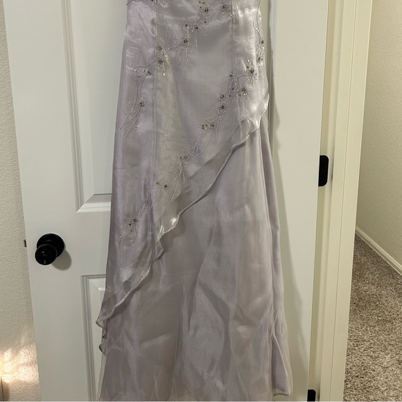 Lilac floor length gown - Picture 3 of 3
